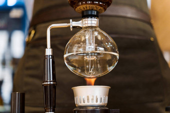 弯管咖啡特写镜头设备火加热玻璃瓶咖啡馆替代咖啡酝酿方法有创意的的想法广告咖啡馆