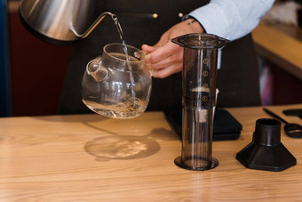 aeropress咖啡替代使咖啡师咖啡馆咖啡师倒热水能使aeropress咖啡特殊的设备