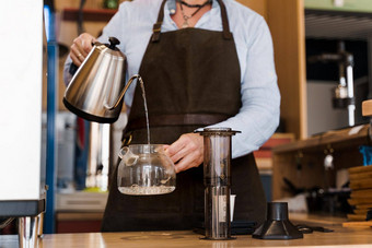 aeropress咖啡替代使咖啡师咖啡馆咖啡师<strong>倒热水</strong>能使aeropress咖啡特殊的设备