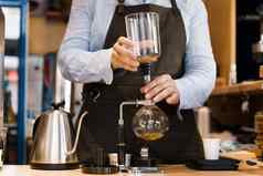 弯管替代方法使咖啡咖啡师准备设备咖啡酝酿咖啡馆斯堪的那维亚方法咖啡使