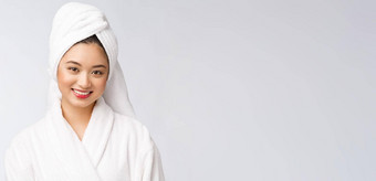 肖像年轻的快乐亚洲夫人浴袍孤立的白色背景