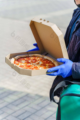 披萨意大利蒜味腊肠奶酪纸板盒子安全交付蓝色的医疗手套餐厅检疫停止冠状病毒科维德
