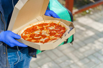 披萨意大利蒜味腊肠奶酪纸板盒子安全交付蓝色的医疗手套<strong>餐厅</strong>检疫停止冠状病毒科维德