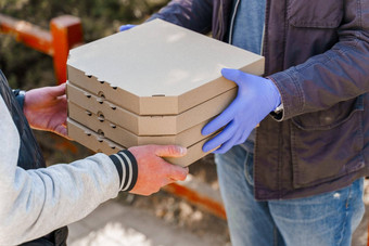 安全食物交付快递医疗手套客户采取盒子披萨促销活动披萨食物交付保持首页