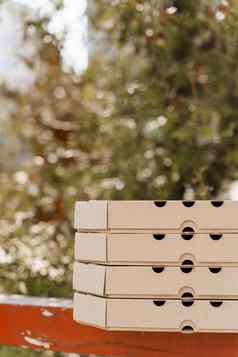 促销活动披萨盒子食物交付孤立的垂直照片纸板披萨盒子safery快递交付餐厅