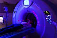关节诊所蓝色的颜色红色的扫描激光电脑诊断受伤炎症营养不良的联合疾病女孩