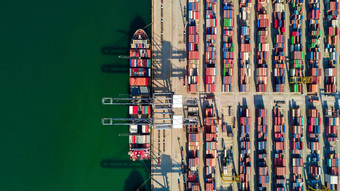 空中视图容器船运费航运港口全球业务物流进口出口运费航运运输海外在世界范围内容器船货物运费船国际