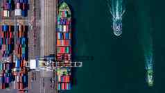 容器船携带容器盒子进口出口商业港口全球业务货物运费航运商业贸易物流运输海外在世界范围内容器船