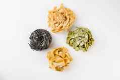 手工制作的意大利面意大利面蔬菜面条黄色的背景意大利厨房食物类型生意大利面烹饪蔬菜
