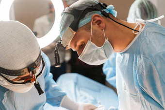 外科医生头灯塑料操作医疗诊所胸部增加塑料操作修正医疗诊所