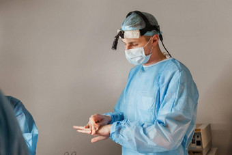 外科医生头灯清洗手塑料操作医疗诊所胸部增加塑料操作修正医疗诊所
