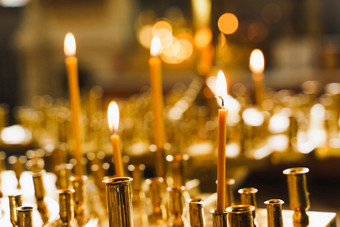 燃烧蜡烛教堂悲剧正统的传统信仰设备祈祷祈祷人生活祈祷神