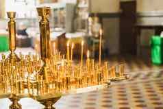枝状大烛台焚烧蜡烛教堂正统的传统信仰设备祈祷祈祷人生活祈祷神
