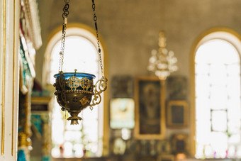黄金香炉蓝烛台教堂大吊灯背景教堂室内设备祈祷祈祷人生活祈祷神