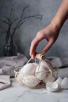 春天时间复活节假期白色鸡蛋篮子