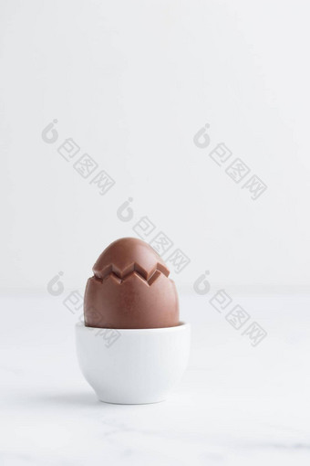 巧克力复活节蛋白色蛋架图片