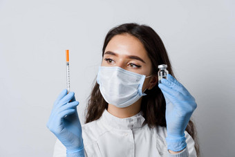 医生持有冠状病毒疫苗科维德疫苗接种停止检疫有吸引力的女孩医疗手套注射器药物治疗