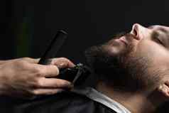 修剪胡子剃须机广告理发店男人的美沙龙