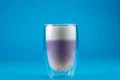紫色的枸火柴蓝色的背景火柴鸡尾酒双玻璃杯