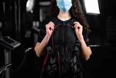 女孩埃姆斯西装医疗面具健身房保护冠状病毒科维德体育运动培训电肌肉刺激西装检疫期