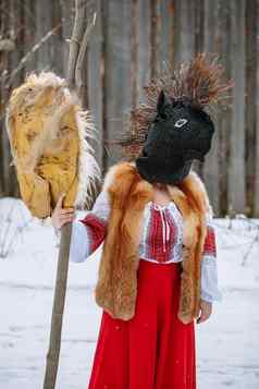 男人。国家服装头动物庆祝到来异教徒假期maslenitsa古老的异教徒仪式