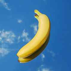 香蕉水果热带黄色的蓝色的天空云背景