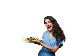 <strong>女孩快递</strong>平萨罗马scrocchiarella美食意大利厨房白色背景持有传统的菜食物交付比萨 店平萨肉芝麻菜橄榄奶酪