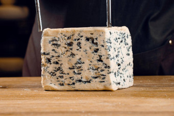 字符串切片蓝色的奶酪混合奶酪板切片多布卢戈尔贡佐拉罗克福尔法国美食厨房