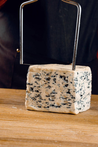 字符串<strong>切片</strong>蓝色的奶酪混合奶酪板<strong>切片</strong>多布卢戈尔贡佐拉罗克福尔法国美食厨房