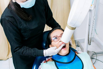 女牙医牙科x射线女牙医x射线病人女牙医牙科x射线牙科x射线概念