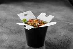 锅盒子大米面条黑色的食物容器快食物交付服务外卖中国人街餐