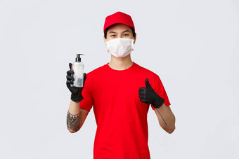 航空公司提供交付工人手消毒剂医疗面具手套保护科维德快递持有消毒显示翘拇指保证客户订单安全