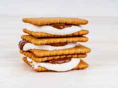 斯莫雷斯棉花糖三明治传统的美国甜蜜的巧克力饼干