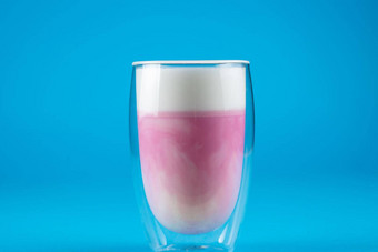 Pitahaya粉红色的火柴蓝色的背景火柴龙水果鸡尾酒双玻璃杯
