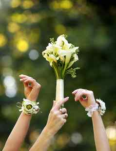 花束白色马蹄莲花新娘朋友手
