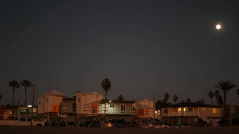 棕榈树<strong>月亮</strong>《暮光之城》天空加州海岸救生员海滩<strong>房子</strong>