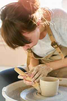 女人自由业务爱好女人使陶瓷陶器