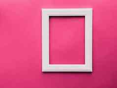 白色垂直艺术框架粉红色的背景平铺设计艺术作品打印照片专辑