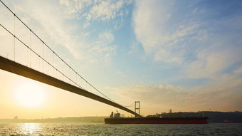 火鸡伊斯坦布尔横跨博斯普鲁斯海峡通道横跨博斯普鲁斯海峡桥货物船桥