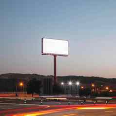 空白广告广告牌照亮高速公路晚上