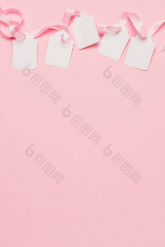 白色标签粉红色的丝带前背景空间文本