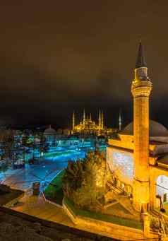 菲鲁兹清真寺苏丹ahmed清真寺蓝色的清真寺位于清真寺复杂的伊斯坦布尔火鸡晚上