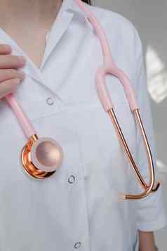医疗听诊器粉红色的医疗听诊器医生听诊器医生持有听诊器