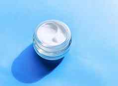 脸奶油保湿霜Jar产品样本蓝色的背景美护肤品化妆品科学