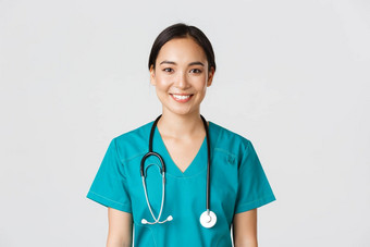 医疗保健工人防止病毒检疫运动概念特写镜头微笑愉快的亚洲女护士医生实习医生风云乐观的听病人白色背景