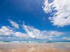 美丽的热带海滩蓝色的天空摘要纹理背景复制空间夏天假期假期业务旅行概念