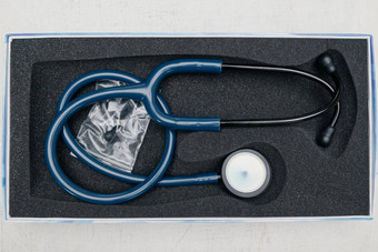 医疗听诊器蓝色的医疗听诊器概念医疗保健