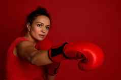 拳击手女运动员打架红色的拳击手套红色的背景武术艺术概念复制空间广告拳击一天事件