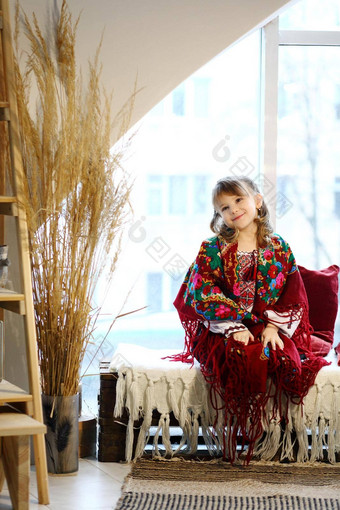 ukraininan女孩穿少数<strong>民族风</strong>格绣花衬衫现代导数传统的乌克兰维希万卡