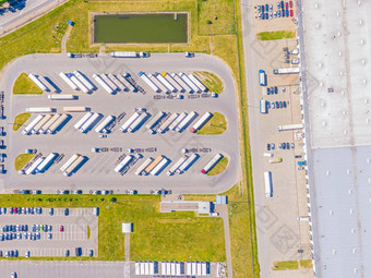 空中视图货物仓库物流中心工业城市区空中视图卡车加载物流中心